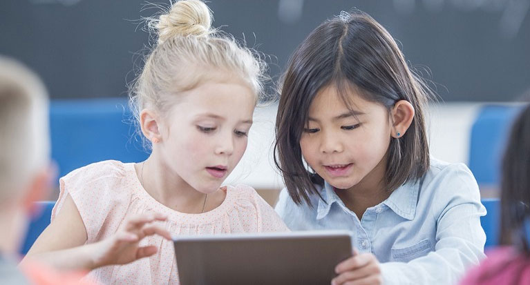 Picture of EL students using Technology